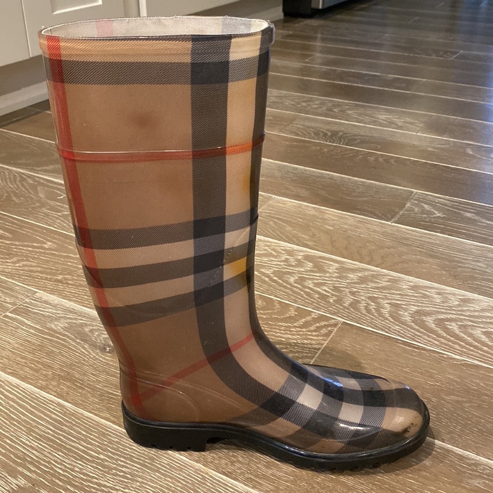 Burberry Rainboots - Picture 5 of 13